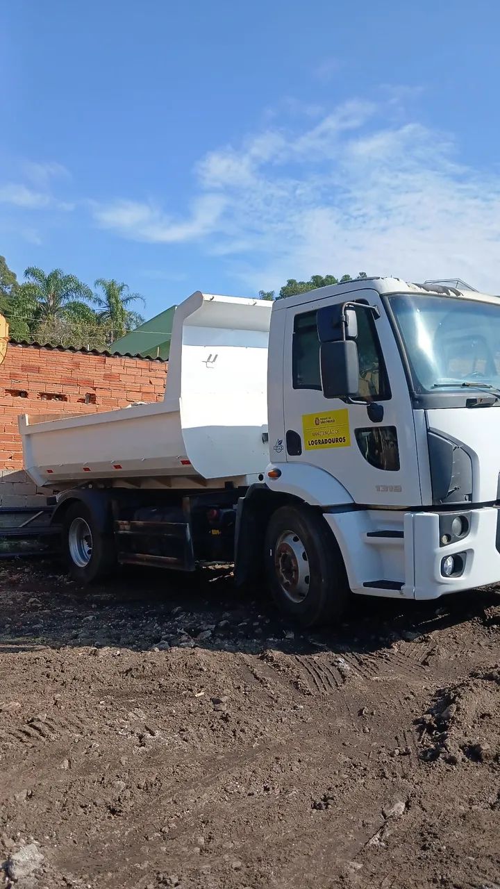 Ford cargo 1319 Ano 2016 Caçamba 