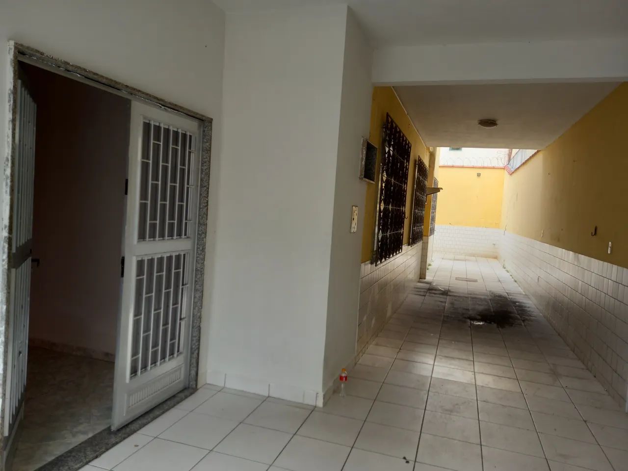 Excelente casa em vista alegre,rua fechada - Foto 4