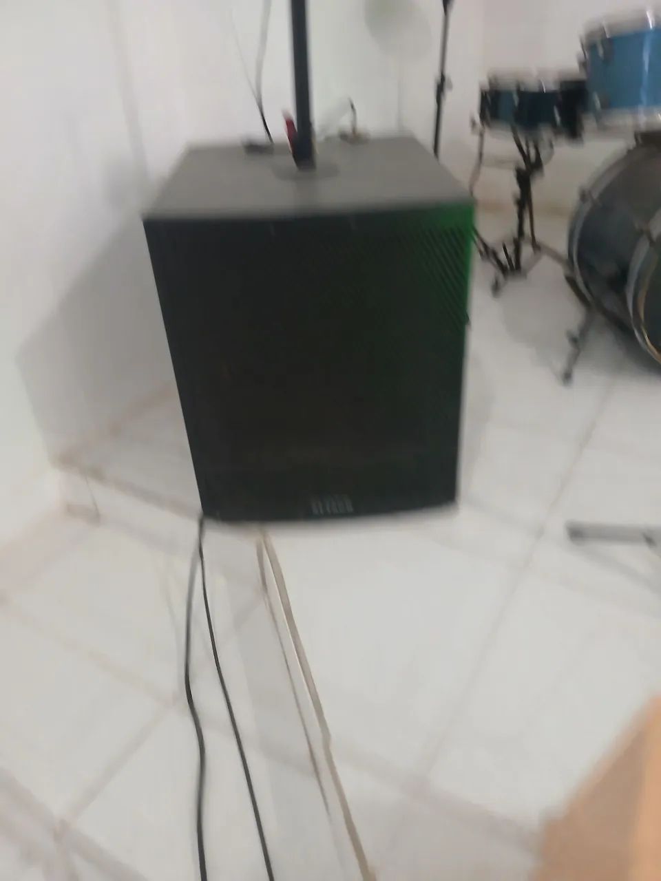 Sub attack e uma caixa marque audio