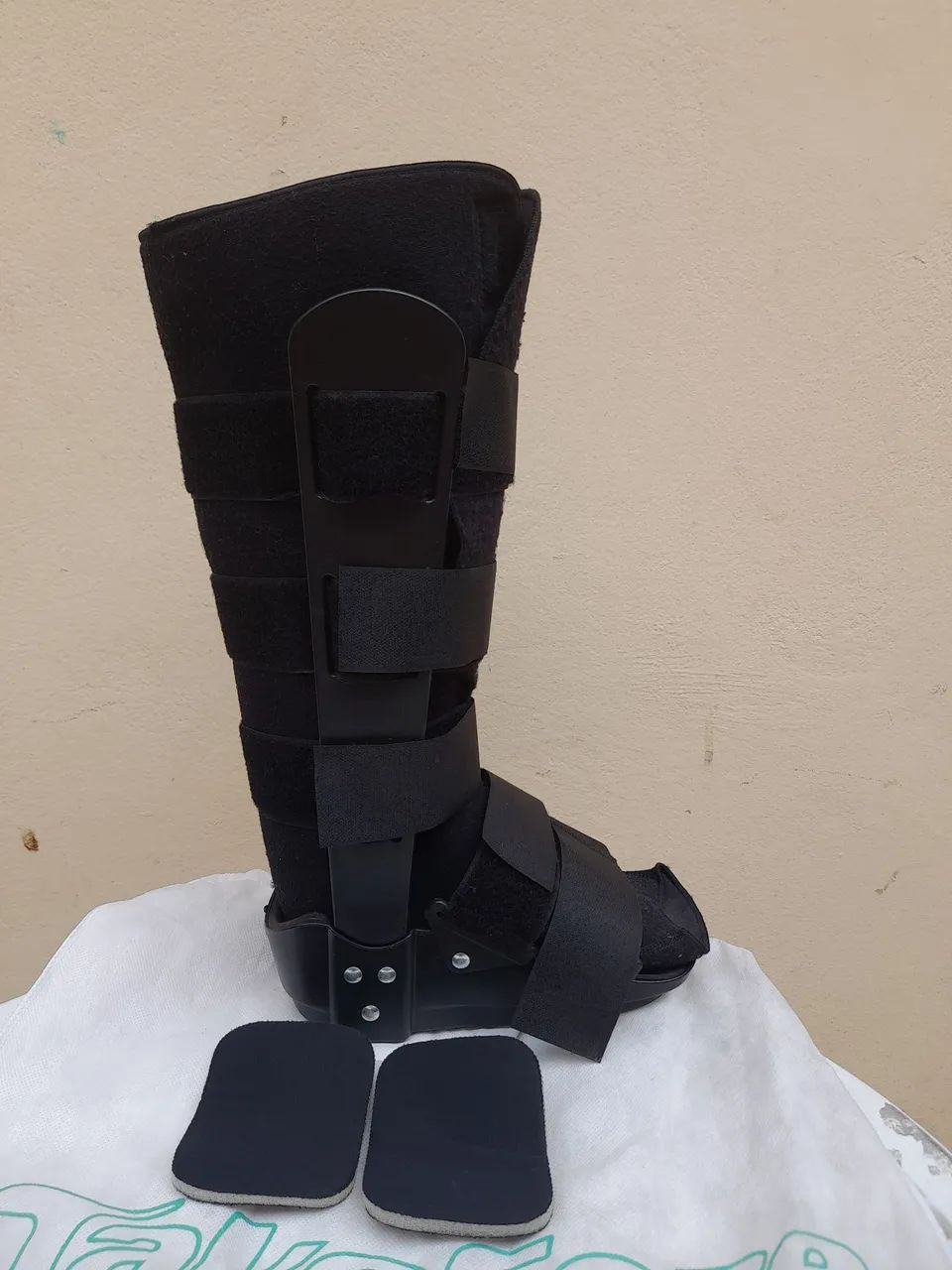 Bota ortopedica tamanho 33 a 37 longa acolchoada