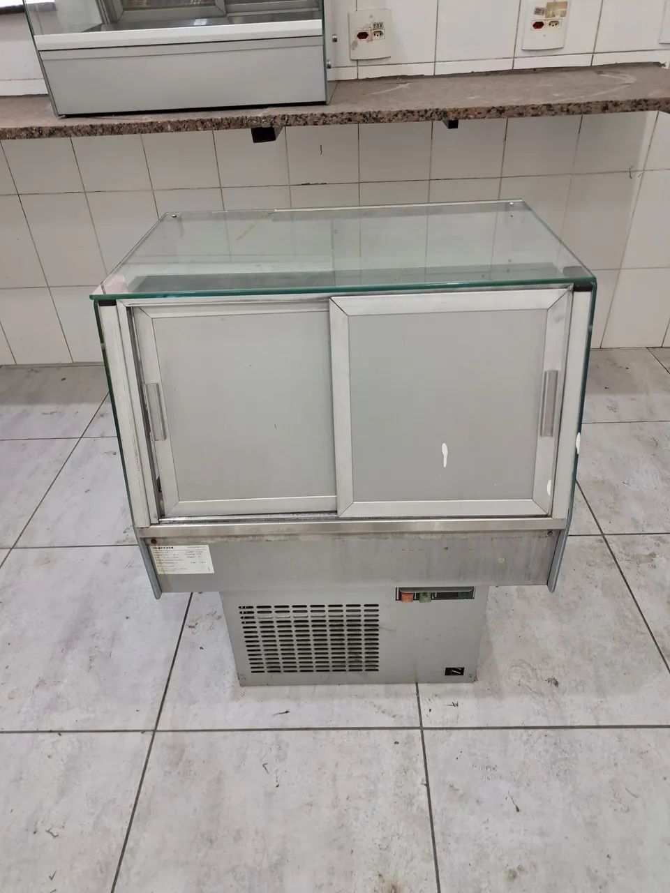 2 Vitrines Ingecold - Refrigerada + Aquecida - 220V - Foto 4