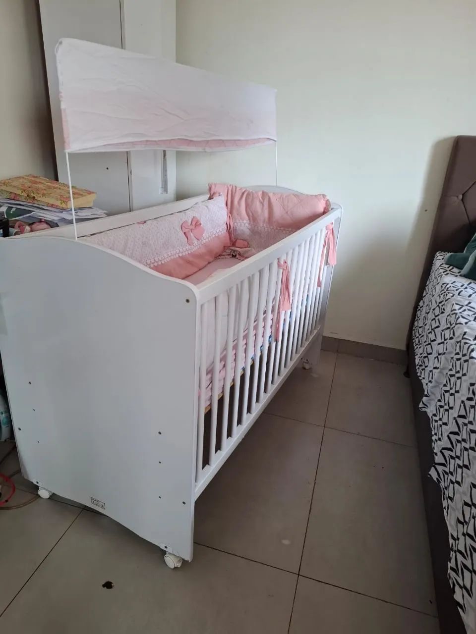 Berço de bebê completo 