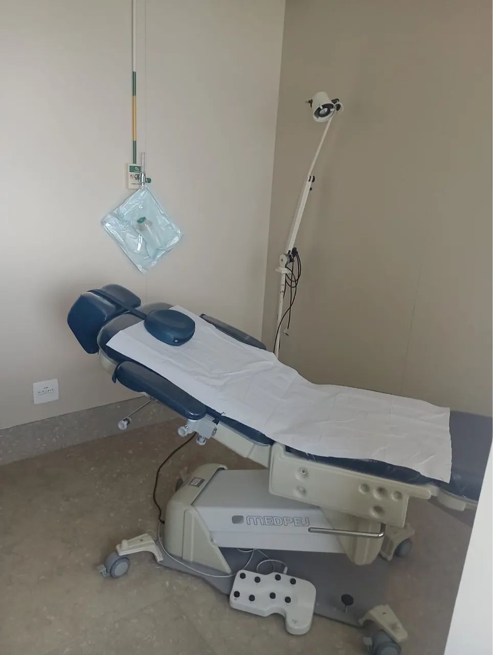 Cadeira para exames MEDPEJ CG 7000 P 