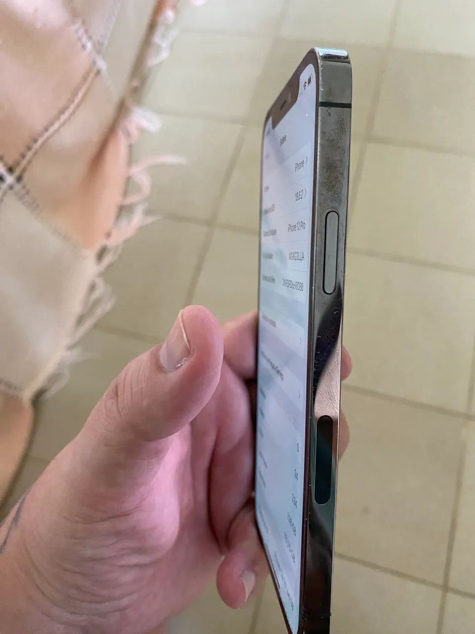 Apple iPhone 12 Pro 128GB シルバー iPhone 12 Pro 128GB Prata com Tela 6.1