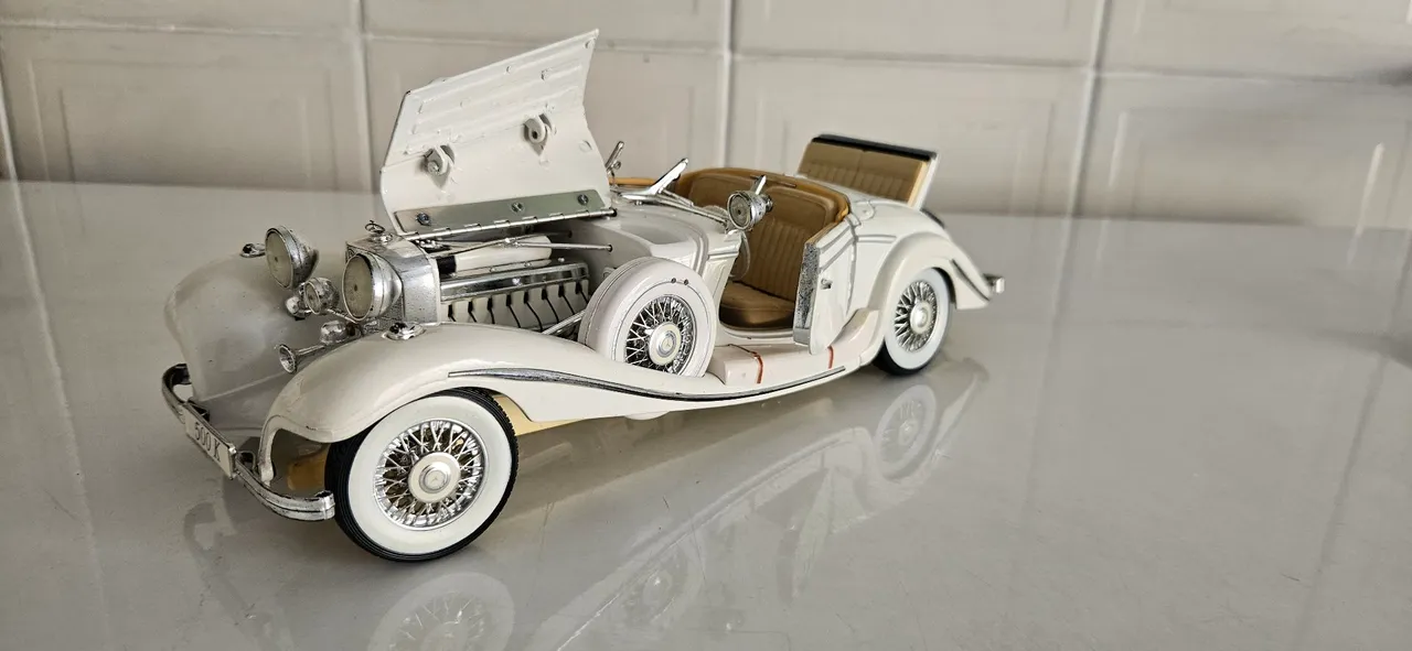 Mercedes Benz 500 Typ-escala 1/18 - Hobbies e coleções - Vila Nova