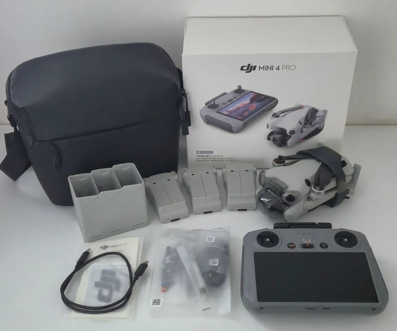 Vendo DJI Mini 4 Pro Fly More Combo Plus