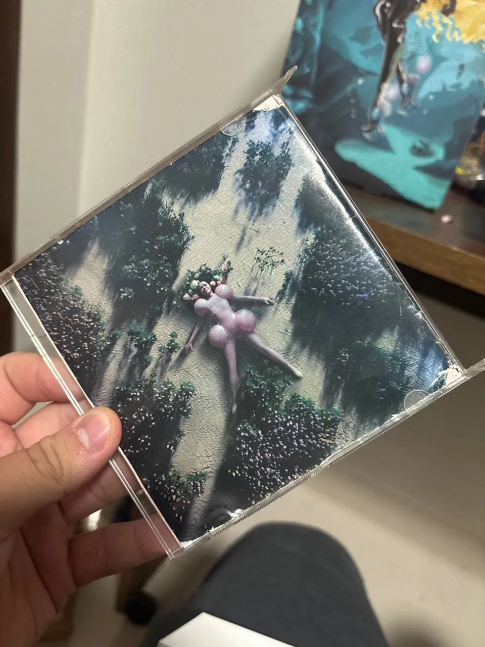 CD com case avariada k-12 Melanie Martinez - Foto 4