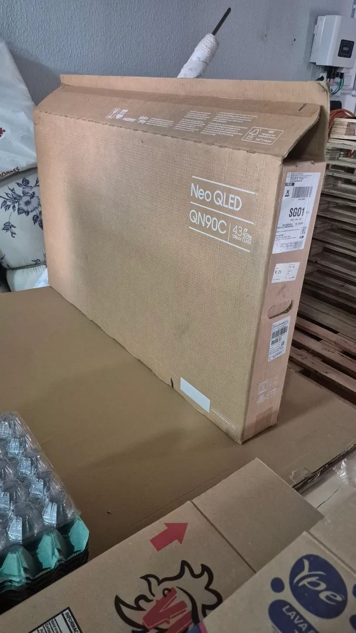 Caixa para TV LED 43 polegadas, completa com isopor, 50.00 reais, entrego com taxa.