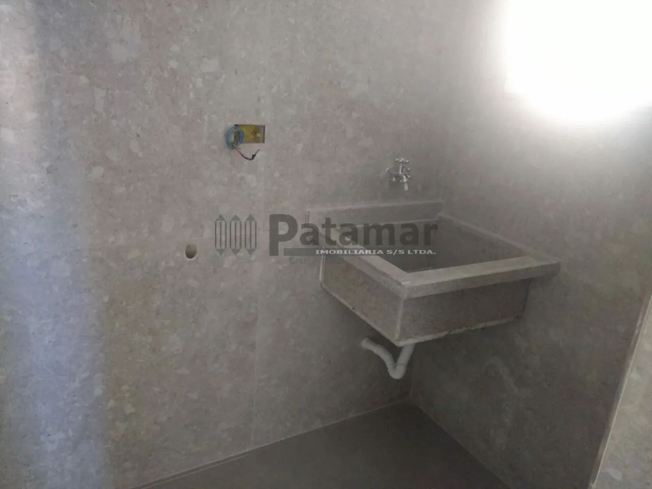 Apartamento com sacada na Vila Sônia