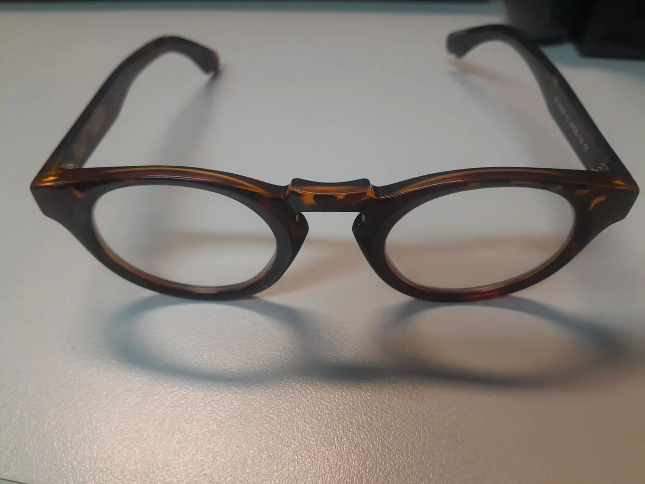 Óculos rendendo acetado grau zero  sem arranhões 