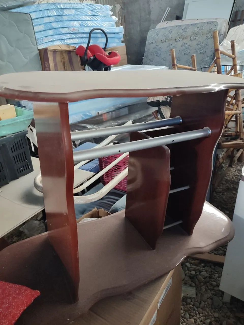 Rack pequeno simples marrom escuro