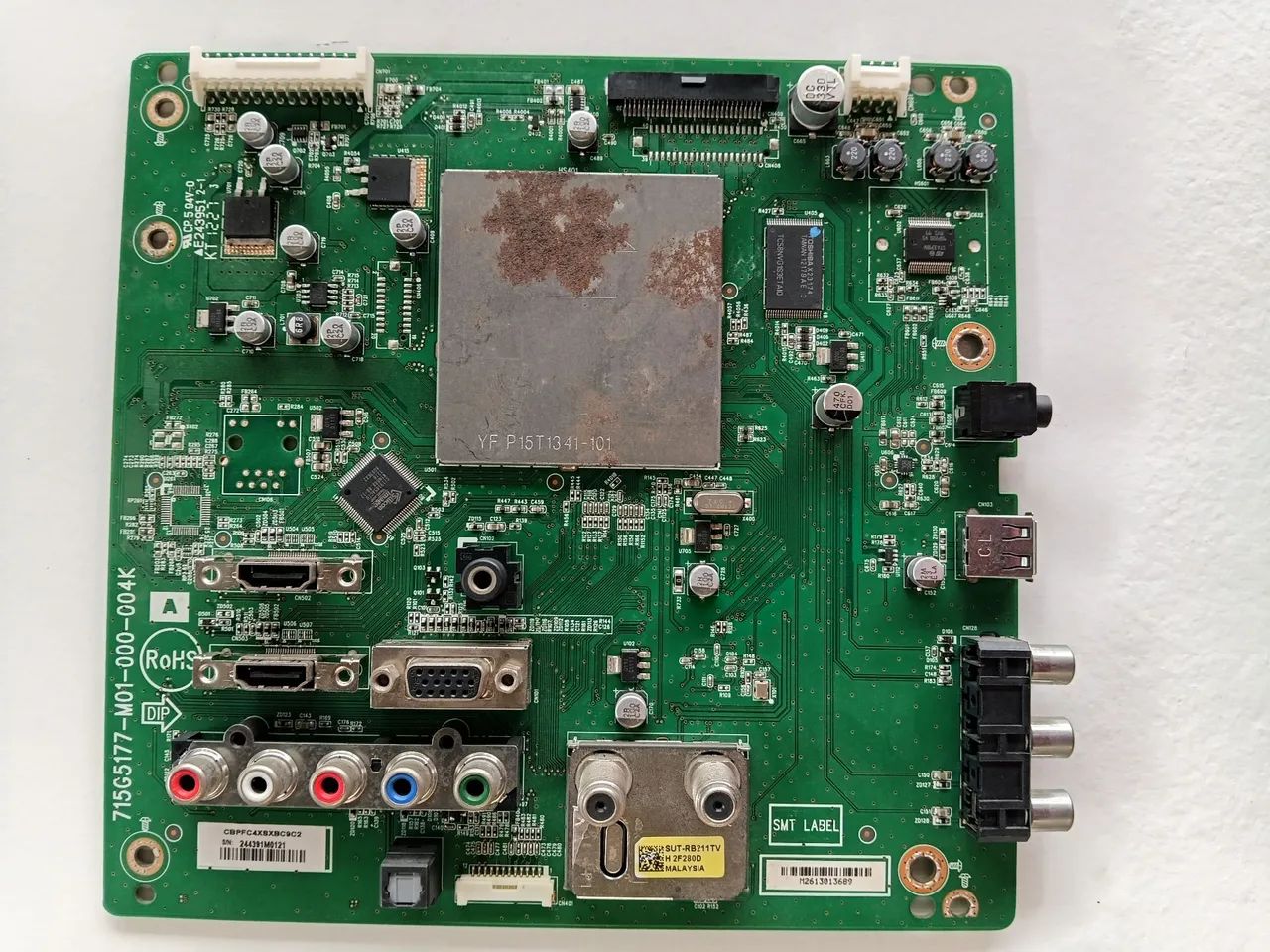 placa principal de TV Sony com o número de modelo 715G5177-M01-000-004K. 