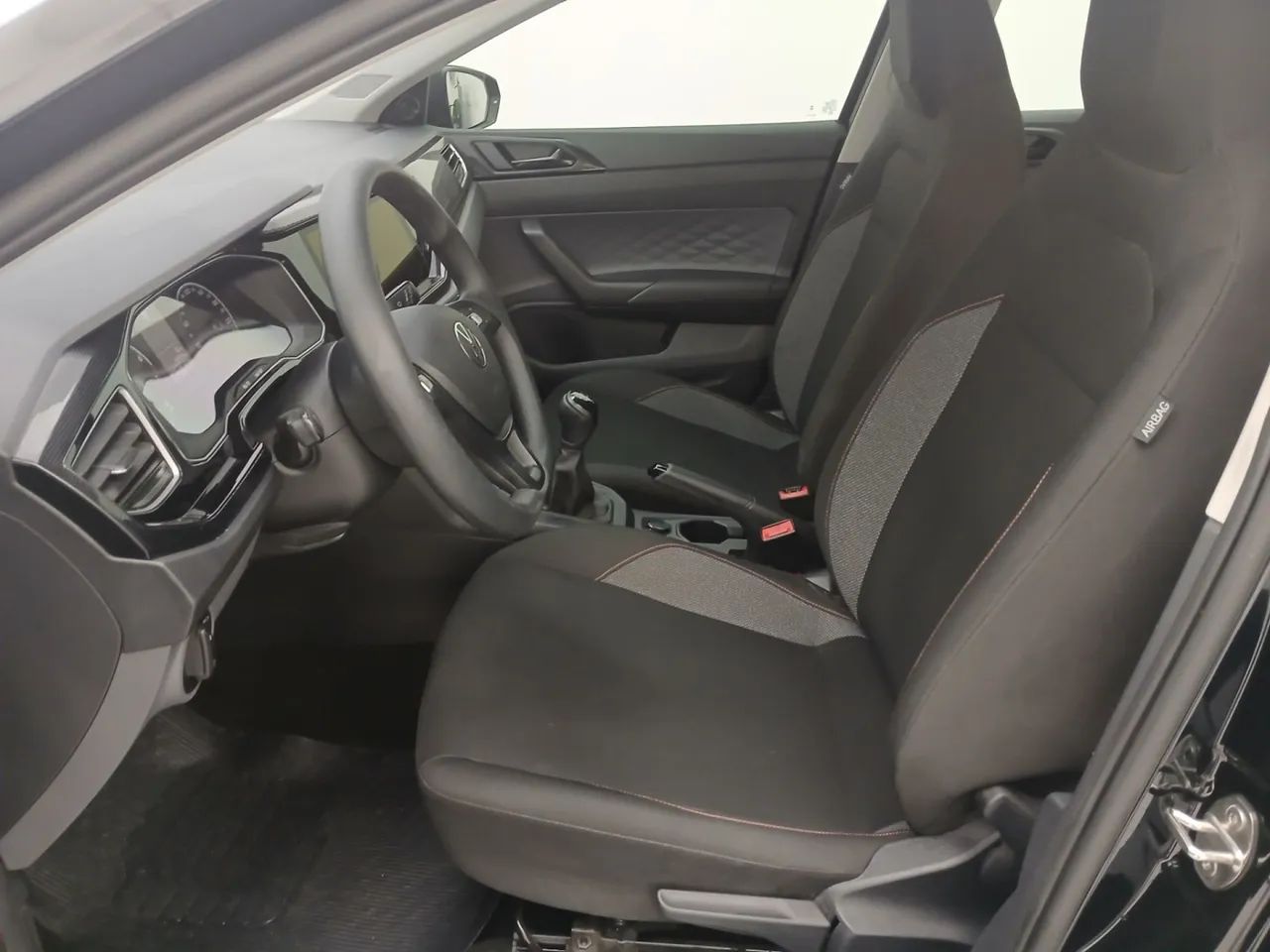 Volkswagen Polo Track 1.0 Flex 12V 5p, foto 16 de 18