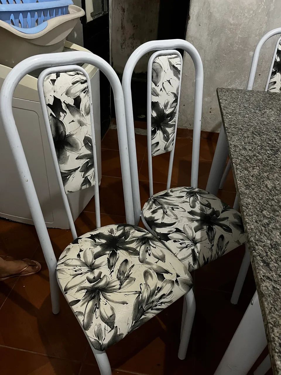 Vendo mesa de mármore 6 cadeiras  - Foto 2