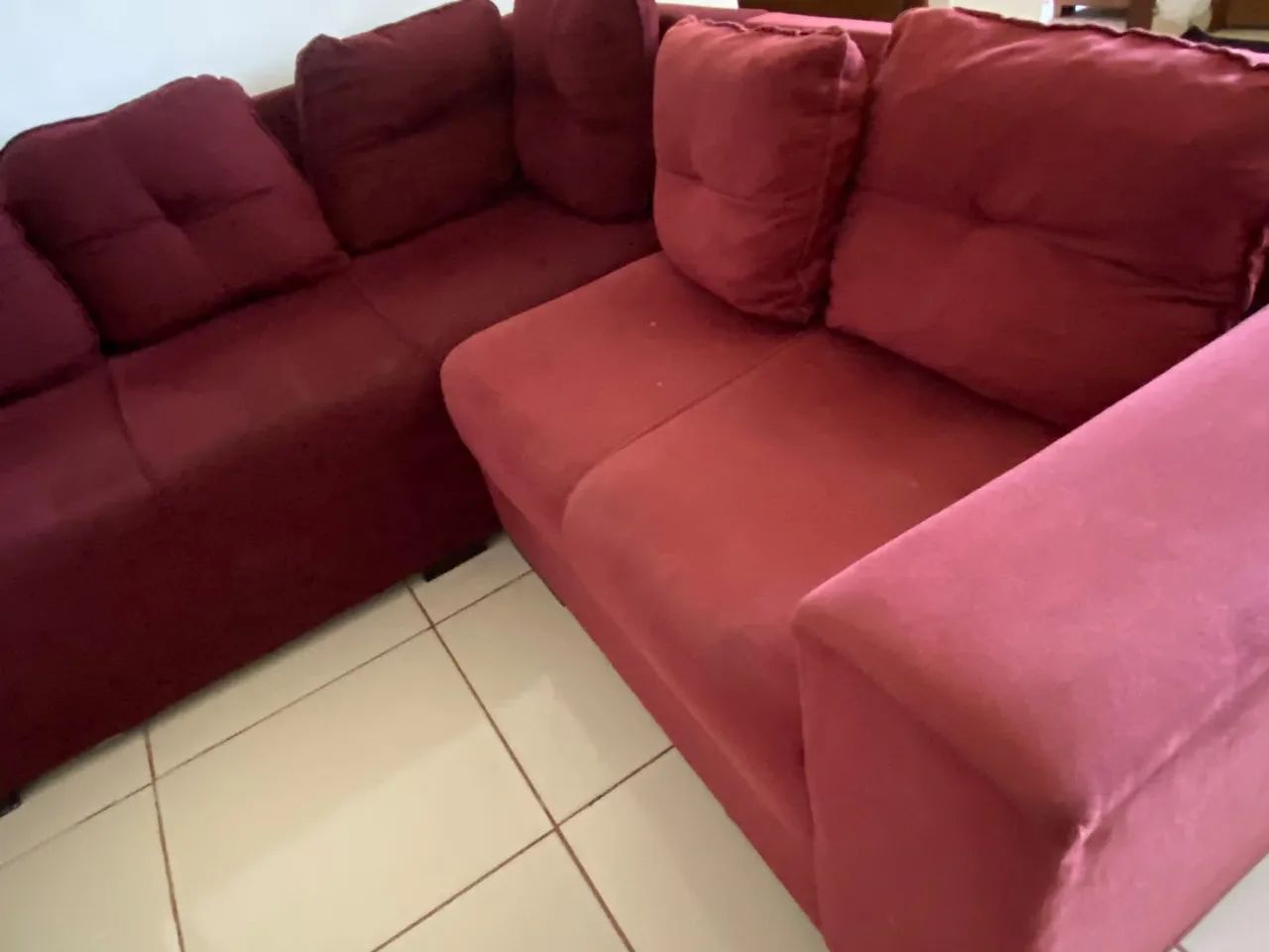 Sofá cor vinho - Foto 2
