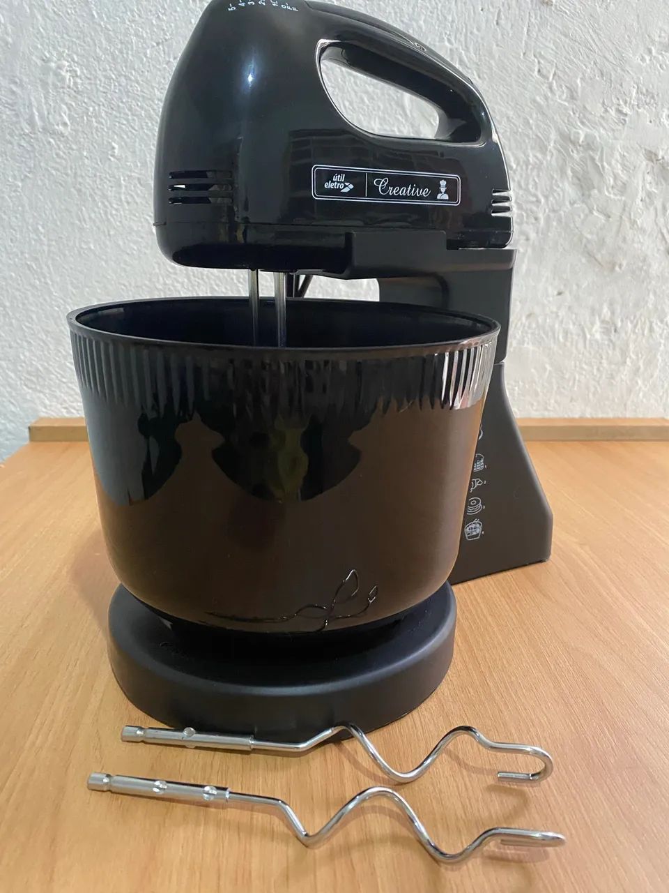Batedeira elétrica da marca Útil Eletro 200W (NOVA NA CAIXA) - Foto 2