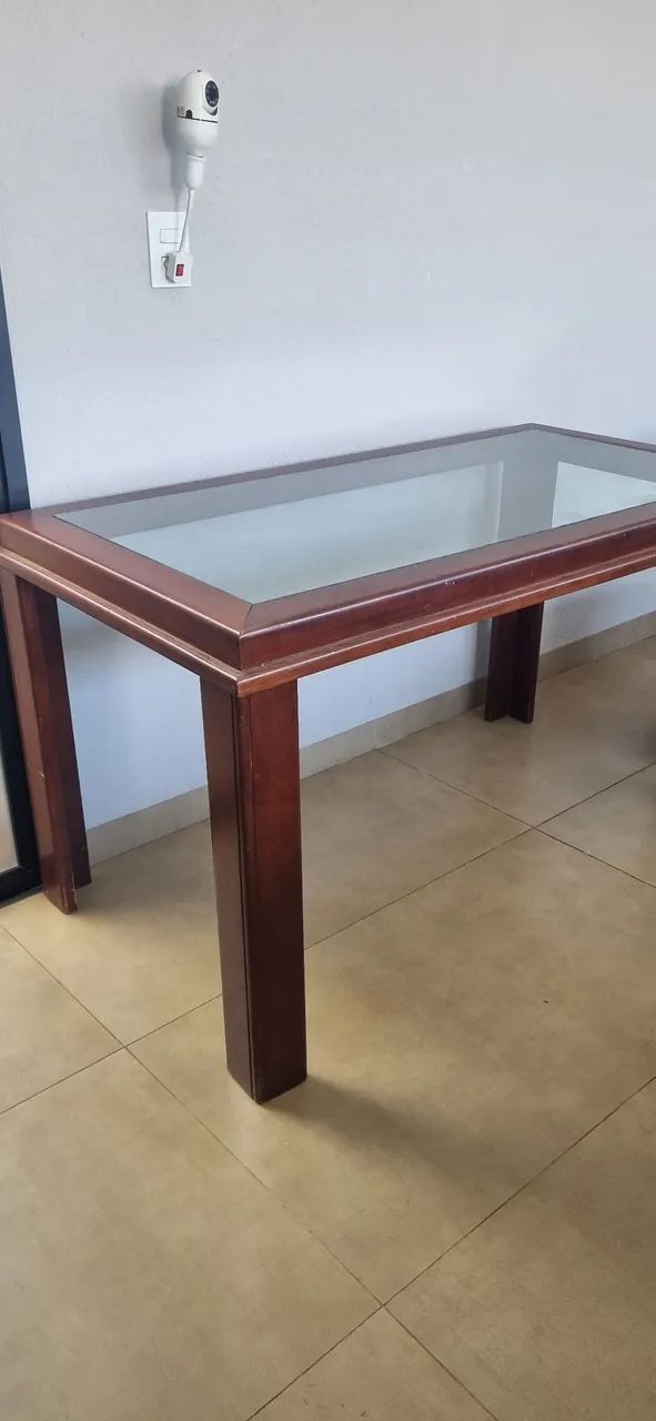 Mesa 4 lugares madeira maciça e vidro - Foto 3