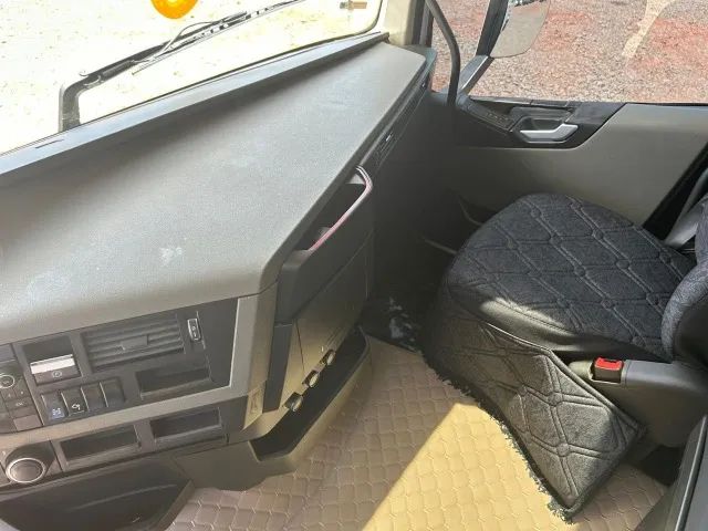 Caminhão Volvo Fh 460 Globetrotter I-Shift 6x4 - 2017 - Foto 6