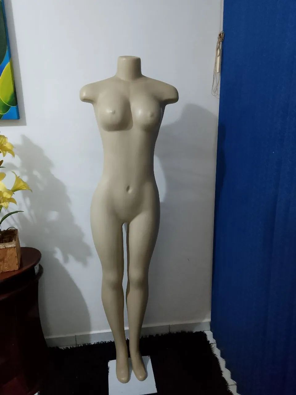 Manequim feminino c/ pedestal  - Foto 4