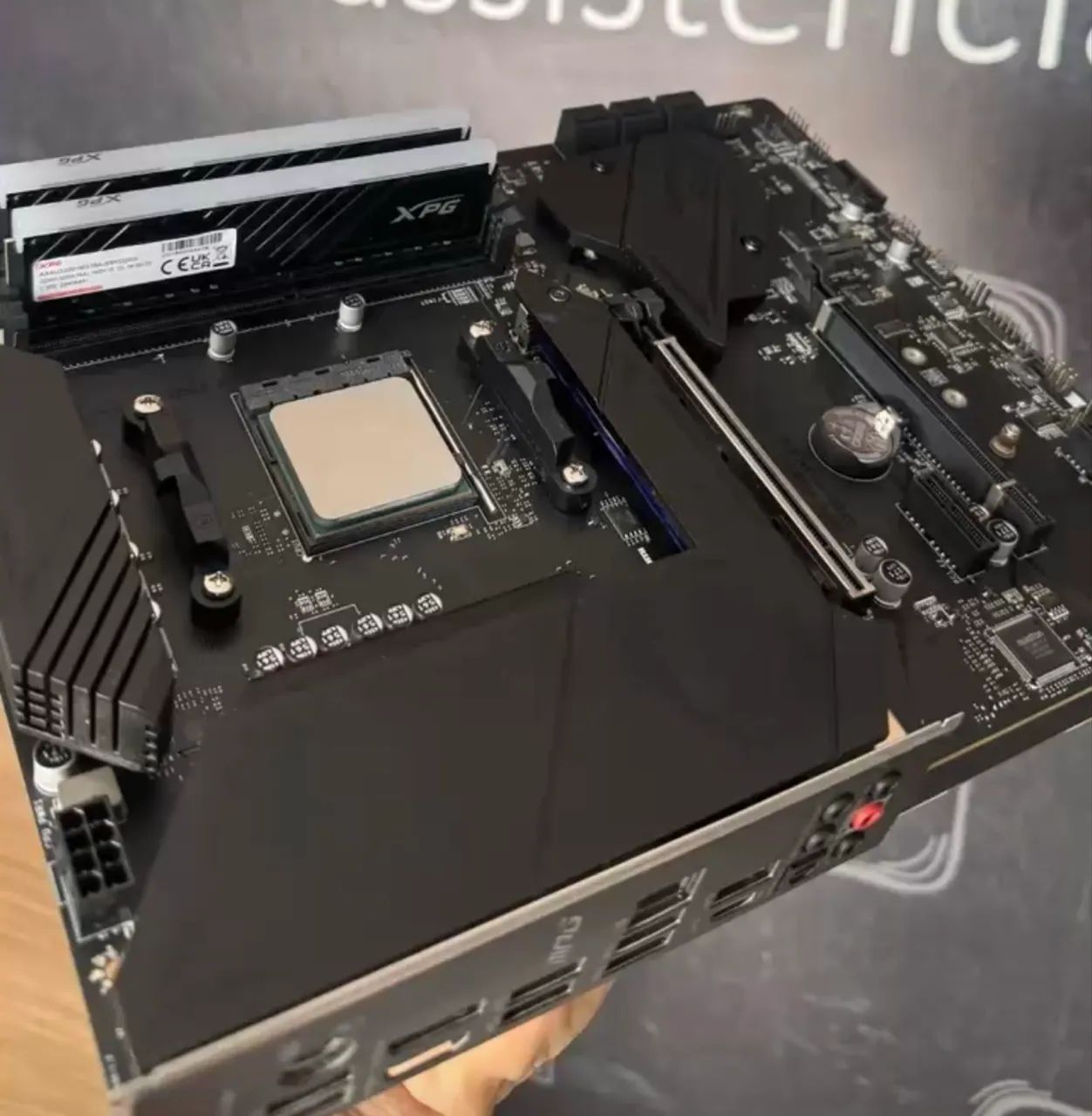 PLACA MÃE E MEMÓRIA DDR4 RGB