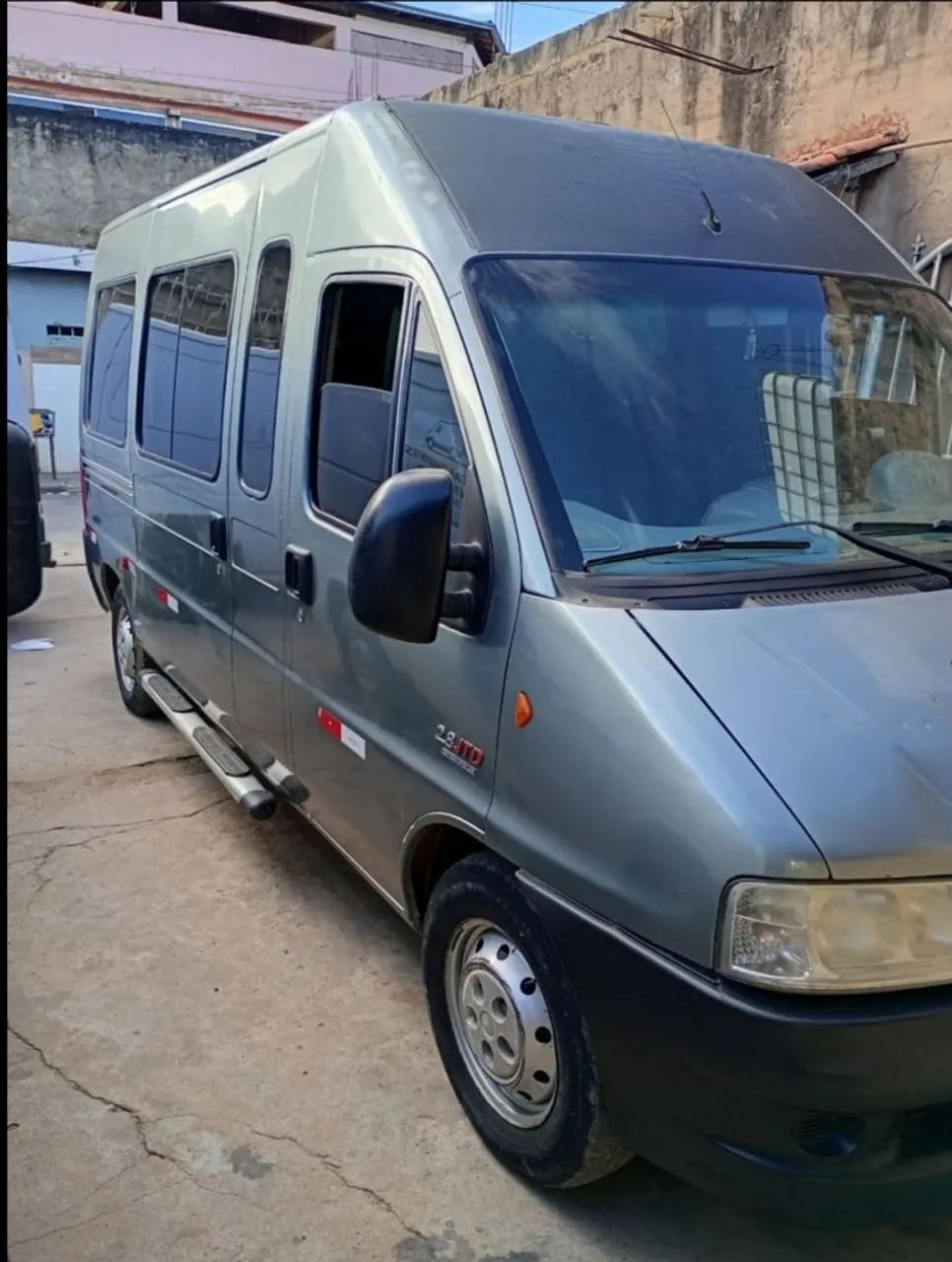 Van para viagem e frete 