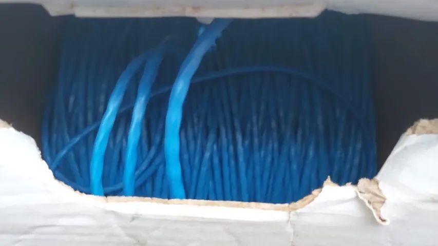 aproximadamente 400 metros de cado de rede cat5 preto e azul - Foto 3