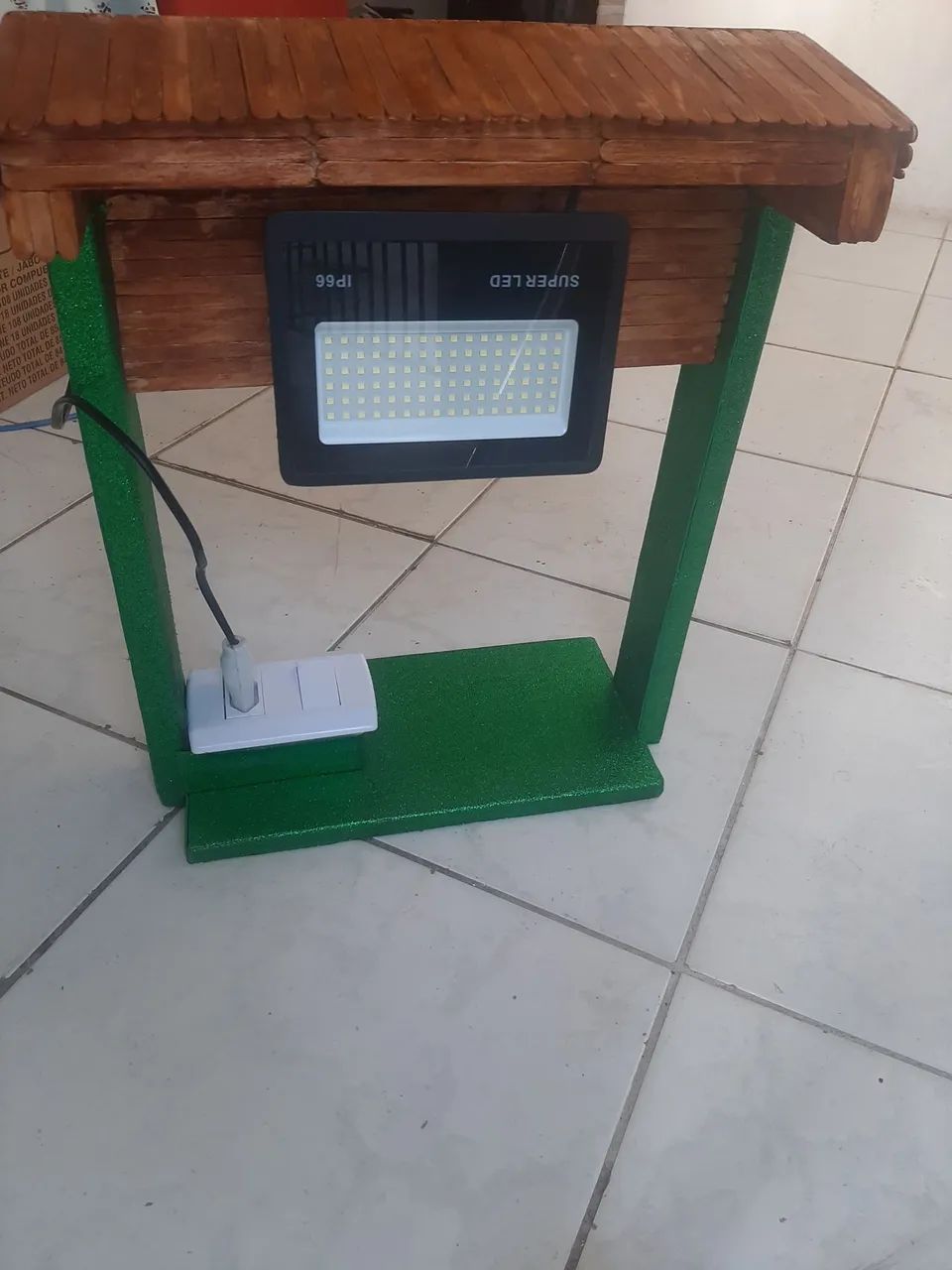 Artesanato com refletor, interruptor e tomada conjugada - Foto 3