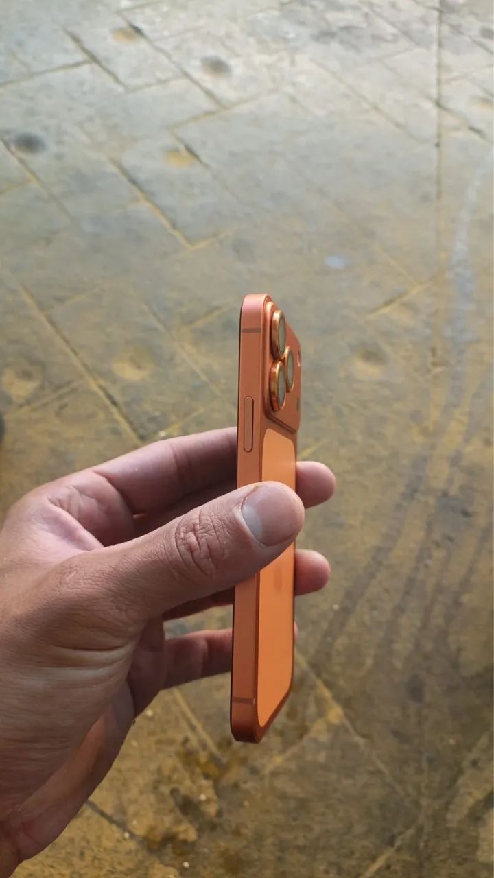 Vendo iPhone 12 amontado no 17 pro sabor 17 - Foto 4