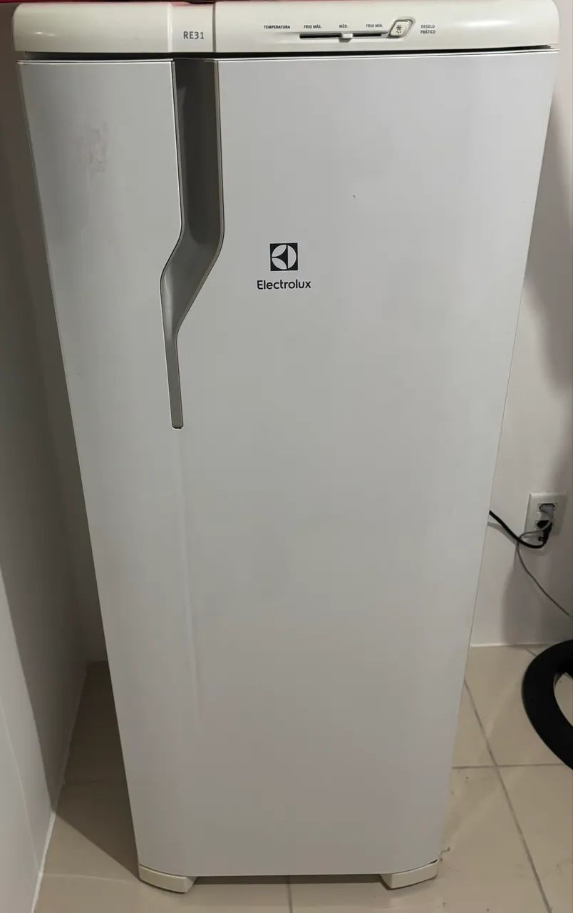 Geladeira Electrolux Degelo Prático RE31 220V - Foto 5