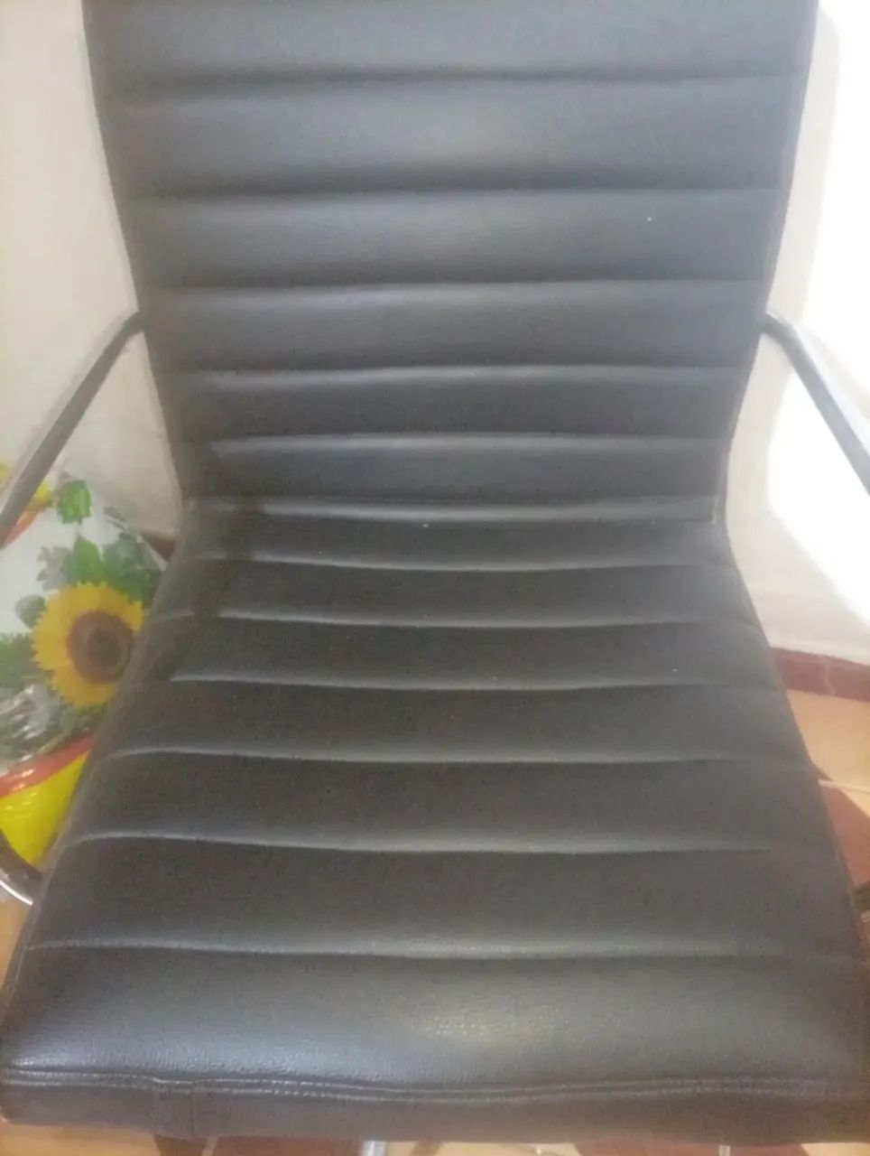 Poltrona de couro preta