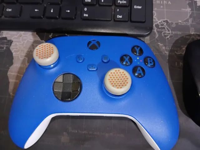 Controle Xbox Series X + 2 Pilhas AA recarragáveis - Foto 2