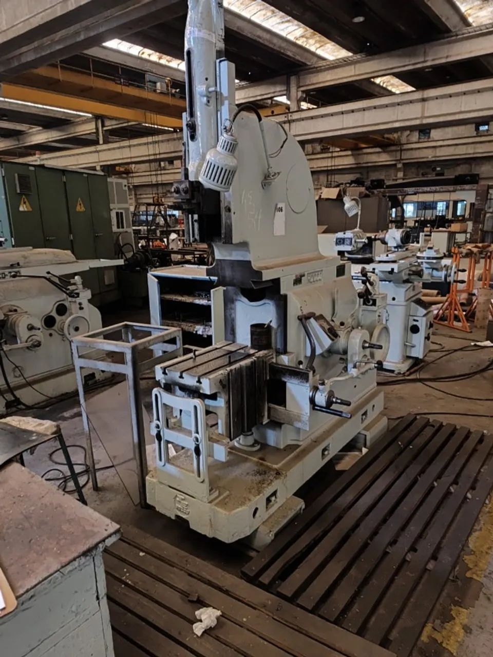 PLAINA CHAVETEIRA VERTICAL MARCA ROCCO MODELO PV300 - Máquinas