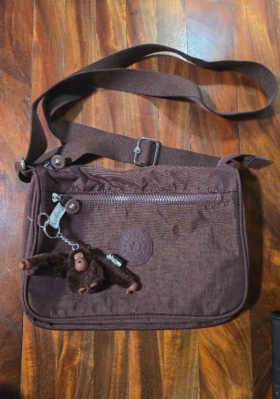 Bolsa Kipling Feminina Transversal Marrom Com Macaquinho