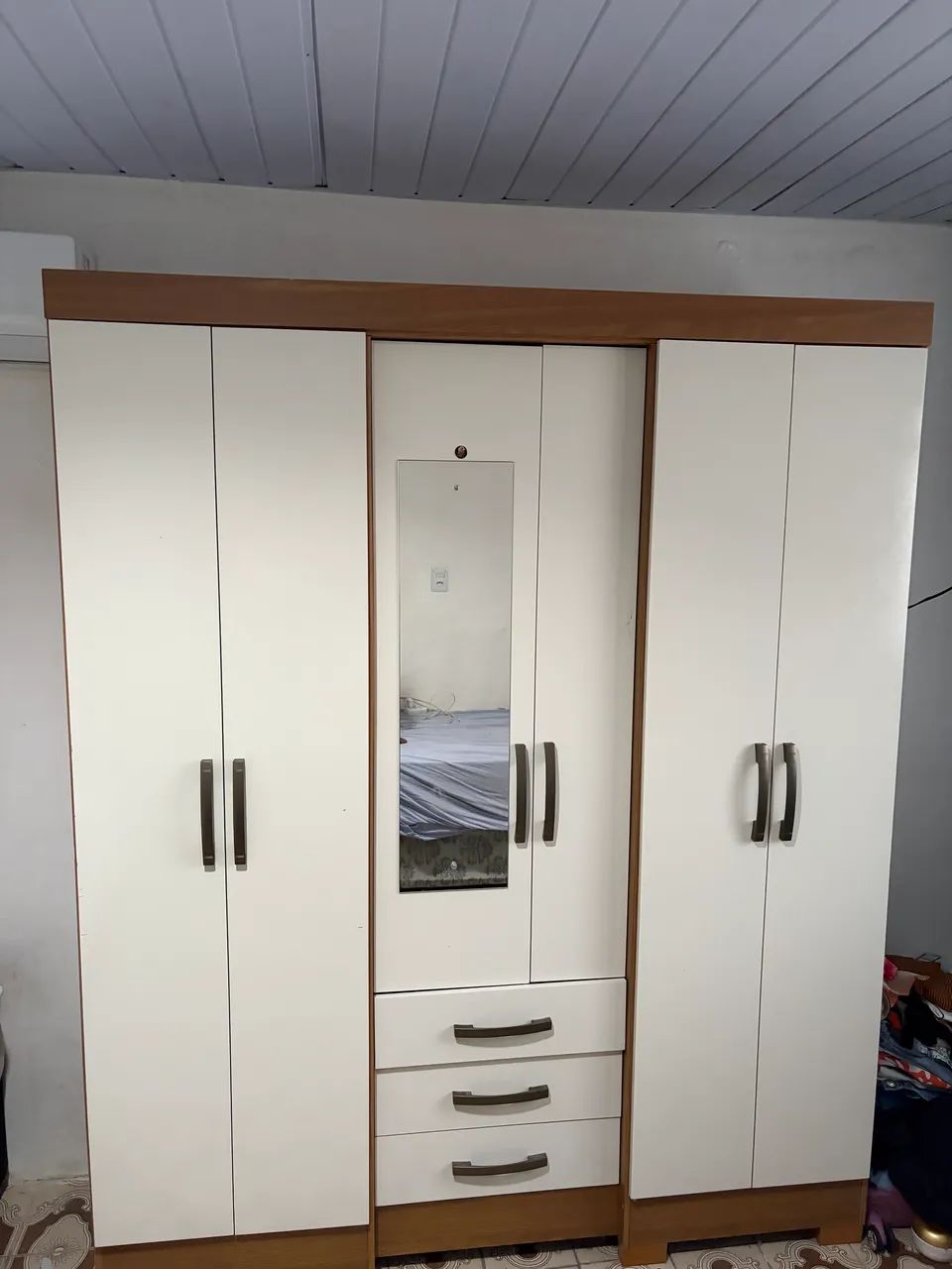 Guarda-roupa 6 Portas com Espelho - Ótimo Estado