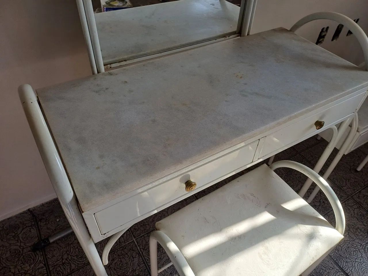 Penteadeira + mesa de cabeceira antigas - Foto 2