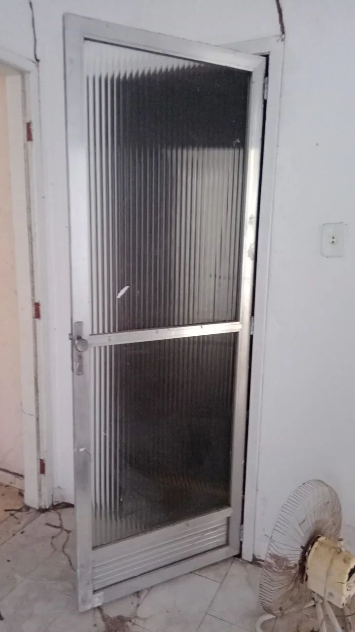 Porta de alumínio com vidro 