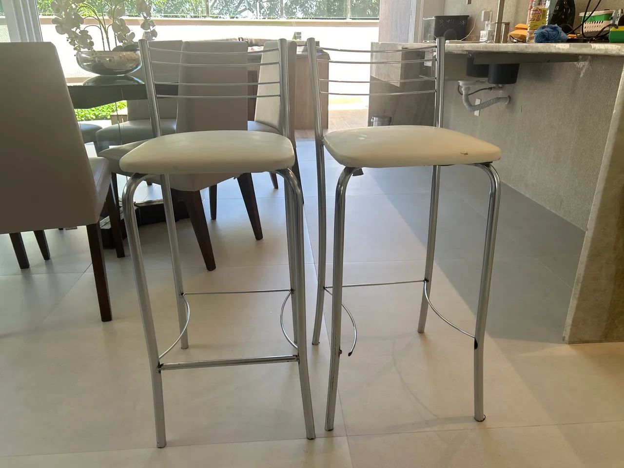 Conjunto de cadeiras tipo banqueta - Foto 2