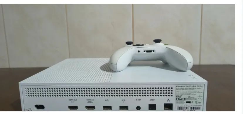 Xbox one S 1TB COM CAIXA CONTROLE  E CABOS 