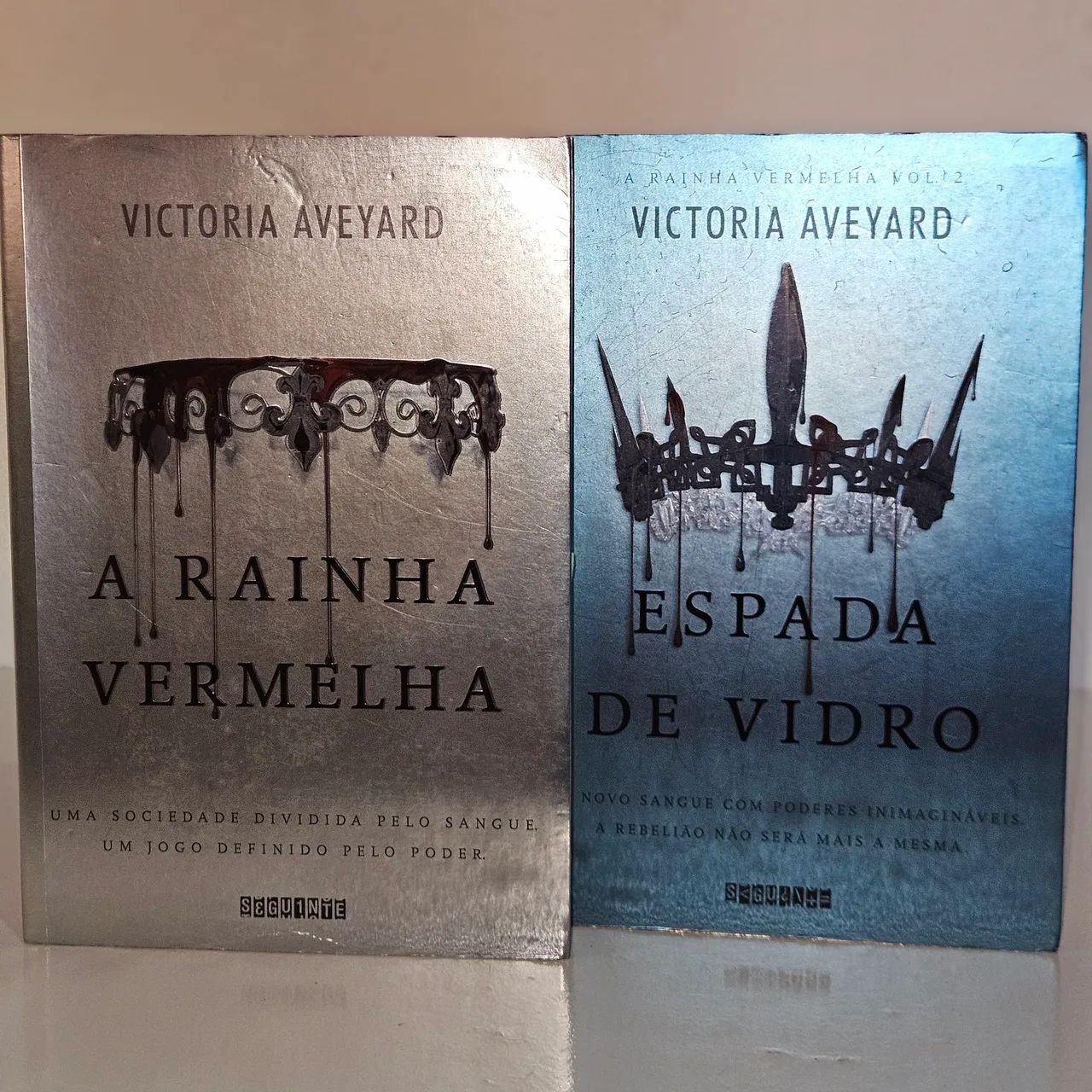 A rainha vermelha e a espada de vidro (Vol . 1 e 2) - Foto 2