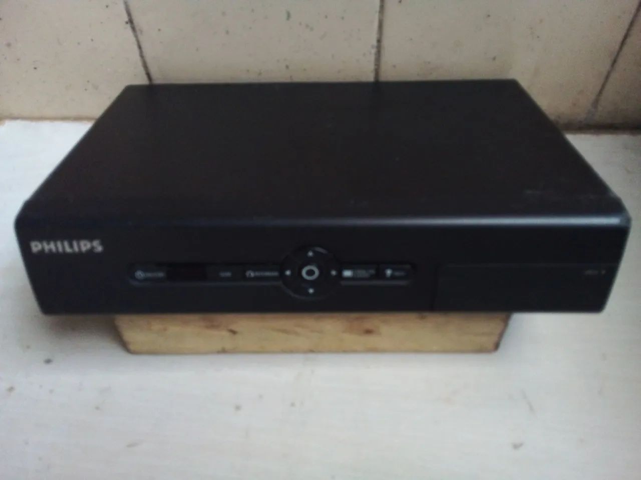 Modem analógico via Satélite marca Philips  110/240 V com cartão SKY. 