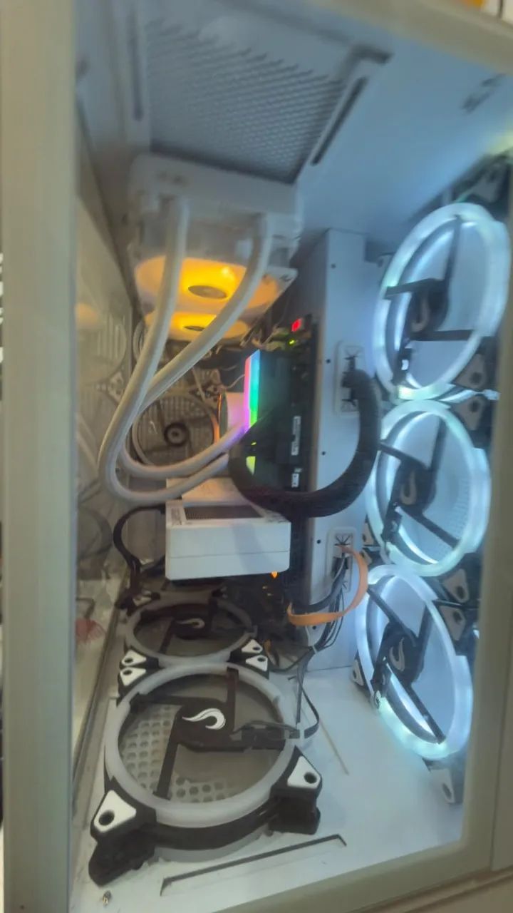 PC GAMER R7 5700X + RTX 4060 GIBAGYTE