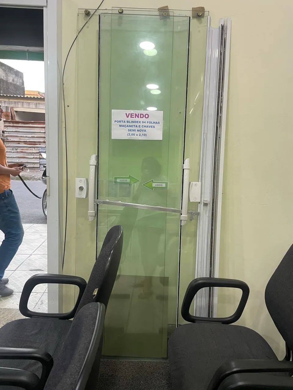 Porta de vidro blindex 04 folhas maçanetas e chaves semi nova - Foto 3
