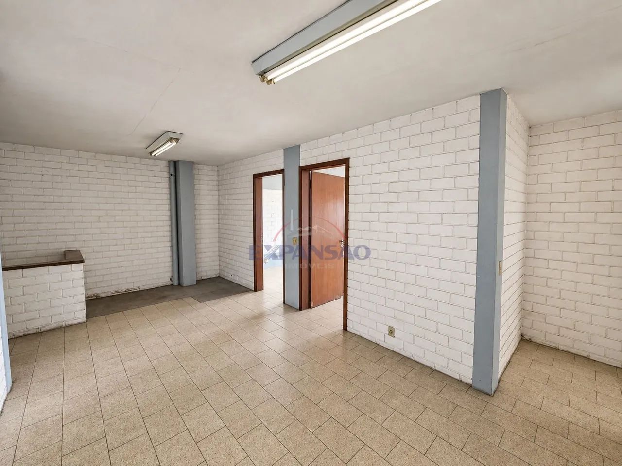 Pavilhão Comercial com 370m², Escritórios e Pé-Direito de 6m - Foto 4