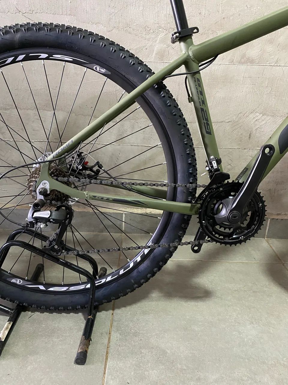BICICLETA ARO 29 GTI VERDE MILITAR 21V - Foto 4