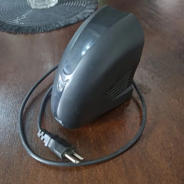 Estabilizador 110v com 3 tomadas e meia e fusível. - Foto 4