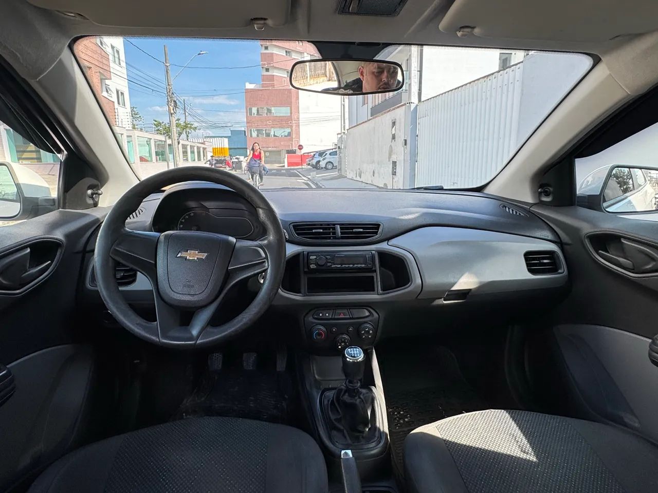 Chevrolet Onix JOY Hatch 1.0 8V Flex Mec. 4P 2017 - Foto 2