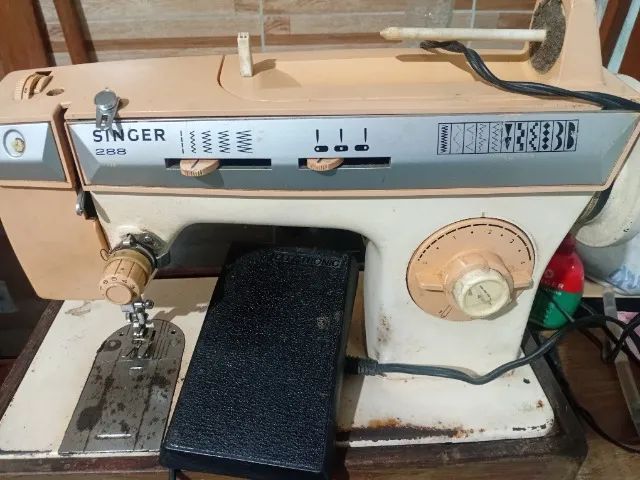 Máquina de costura singer 288 antiga e boa. - Foto 2