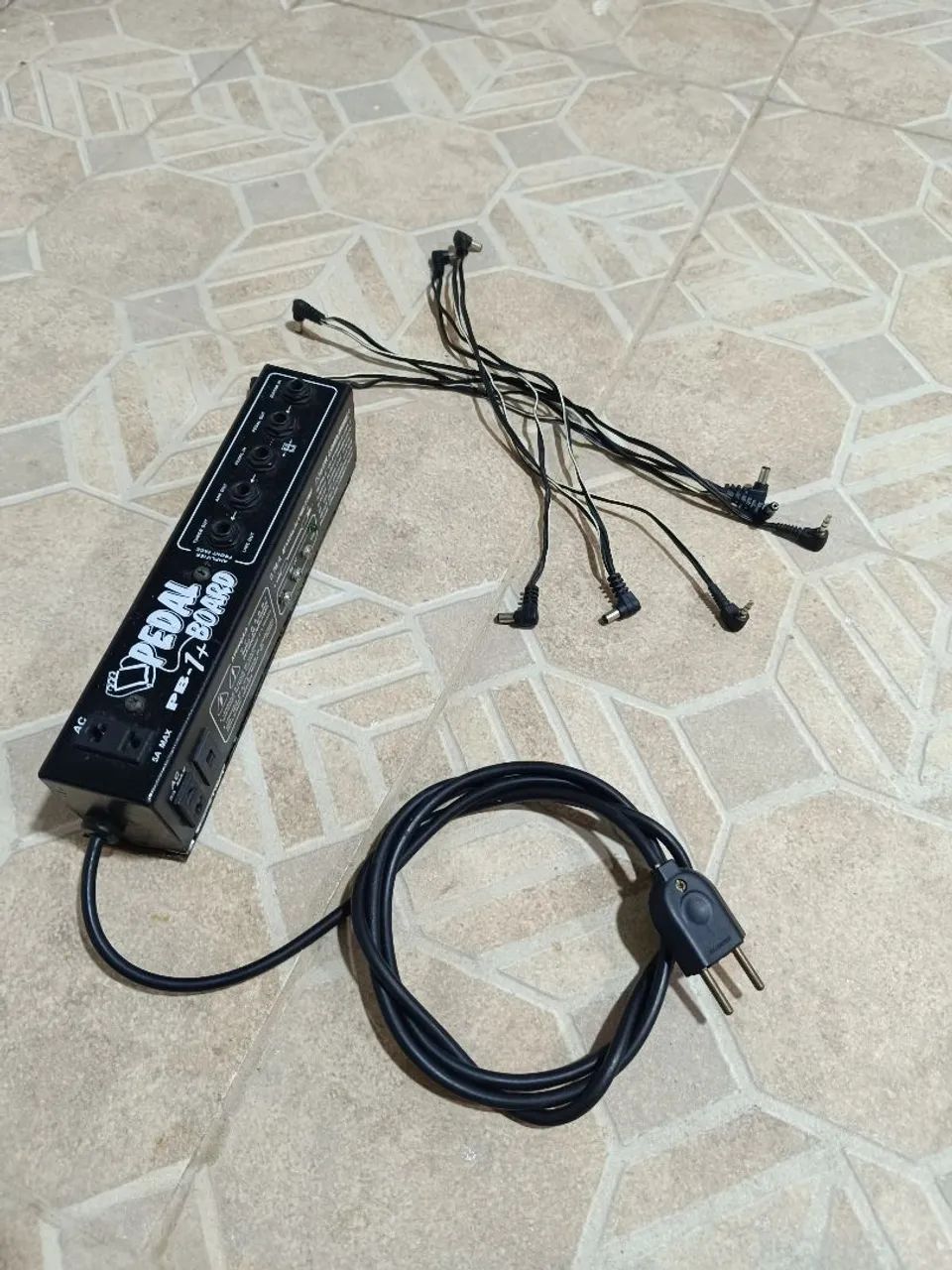 Fonte para pedais de guitarra - Foto 4