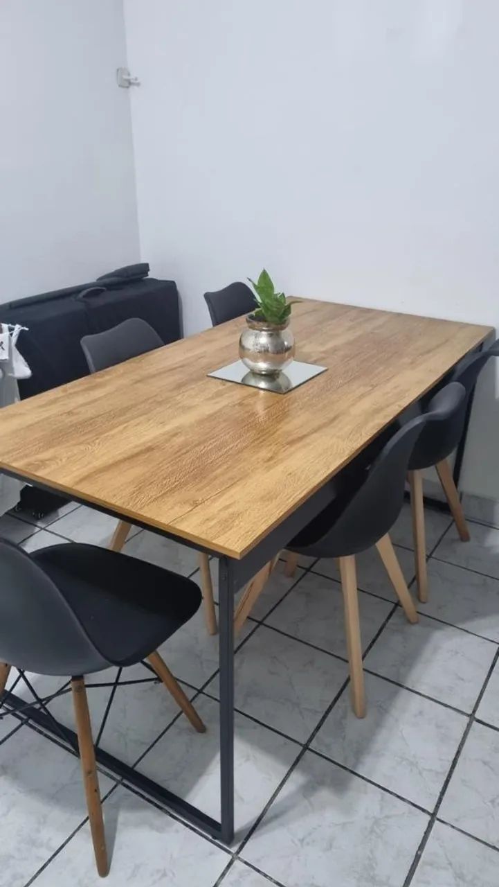 Mesa de jantar 6 lugares - madeira e estrutura preta - Foto 2