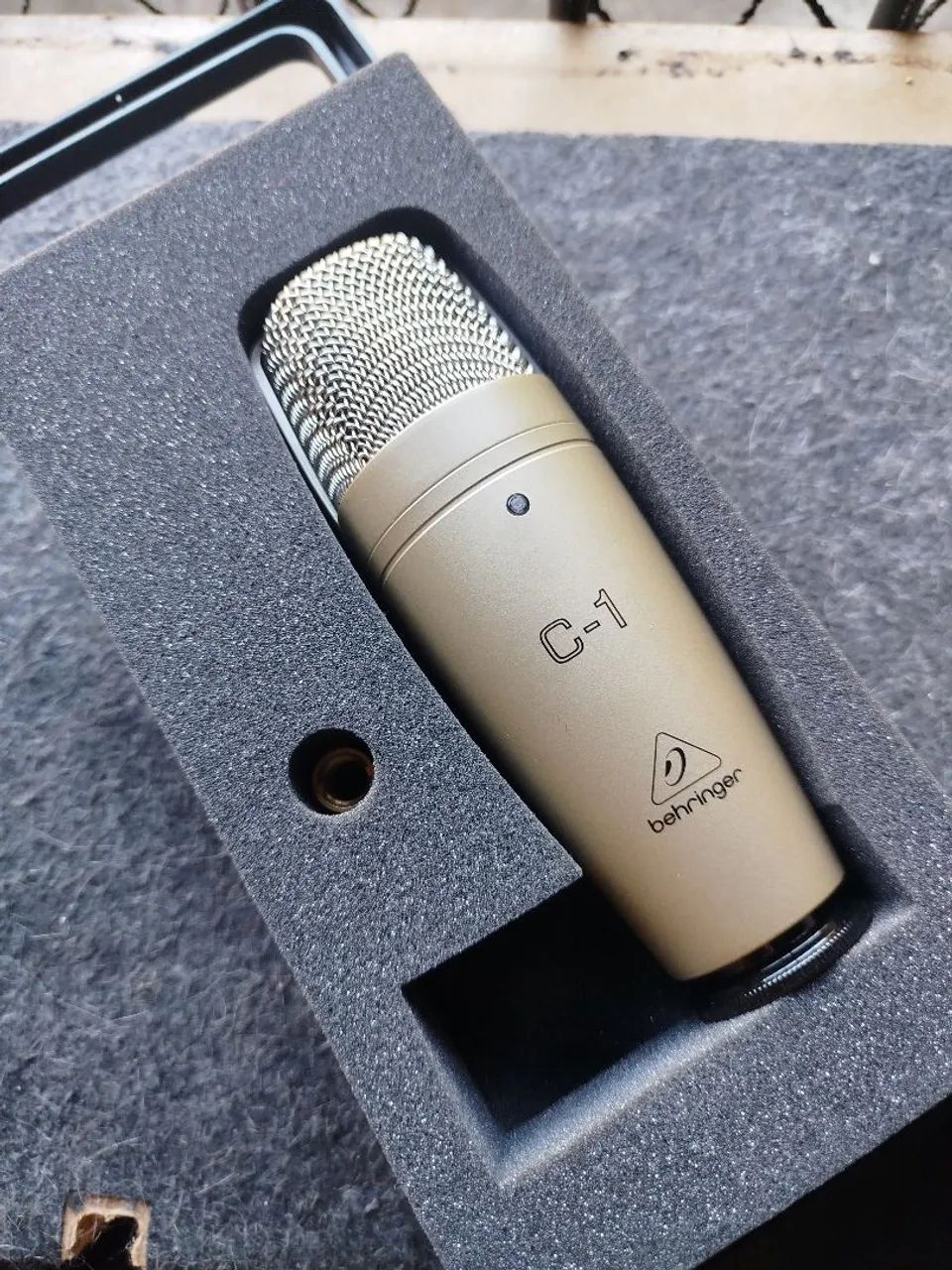 Microfone Behringer C1 com case